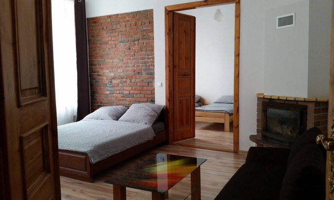 Czestochowa Apartment | Romantyczny Apartament z kominkiem