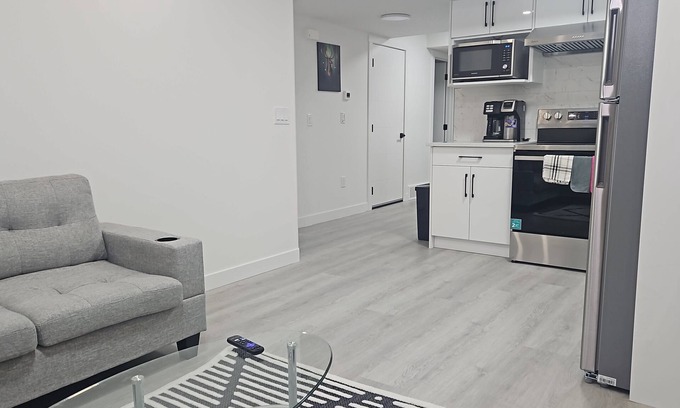 Southwest Calgary Apartment | Rome Sweet Home 2