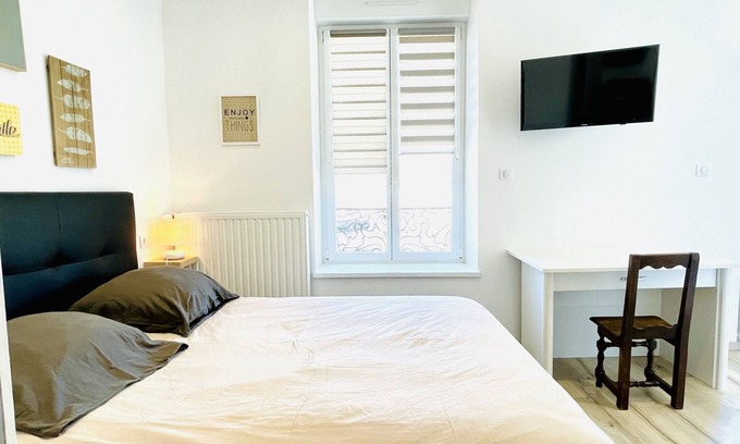 Vittel Apartment | Romy Schneider: Charming one-bedroom apartment in the heart of the city (parking and balcony)