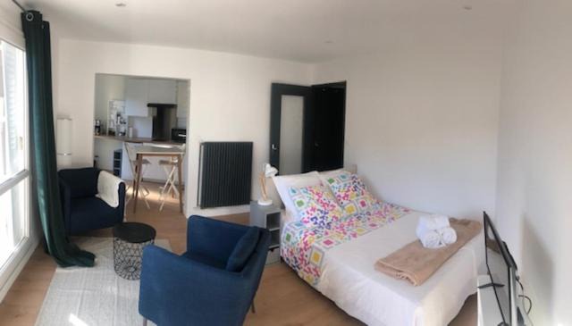 La Metare - Le Portail Rouge Apartment | Rond point Studio Cosy et Central avec Balcon