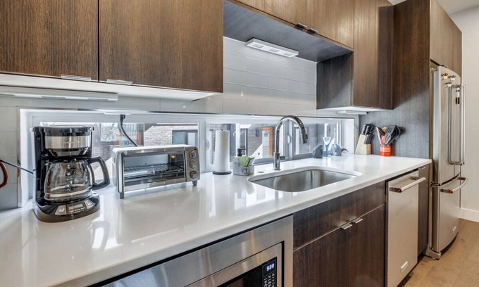 West Colfax House | Roof Top Deck w Views, Walk to Empower Field