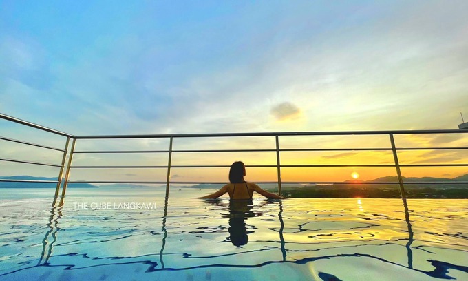 Kuah Apartment | Rooftop Swimming Pool with Seaview Apartment