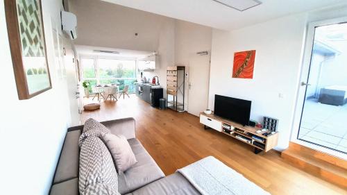 Donaustadt Apartment | Rooftop Terrace, free garage parking and Pool!