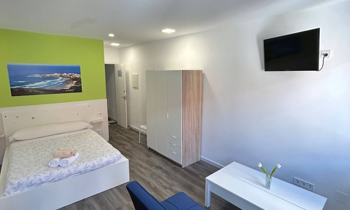 Quintans House | ROOM 2 WITH STREET VIEW
