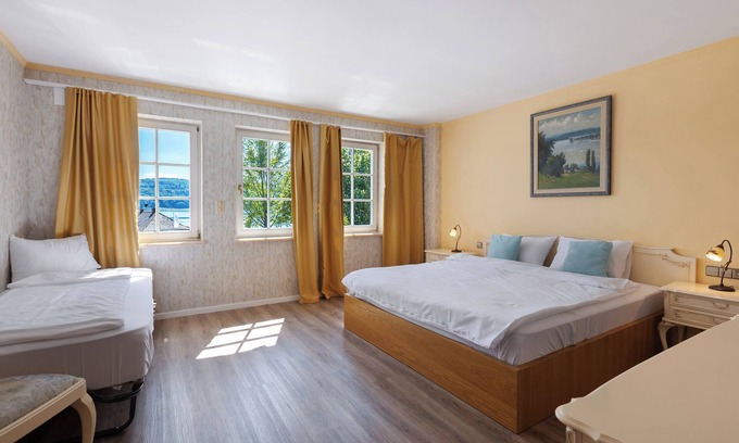 Reichenau Apartment | Room '3-Bett Mit Seeblick' with Lake View, Shared Terrace and Wi-Fi
