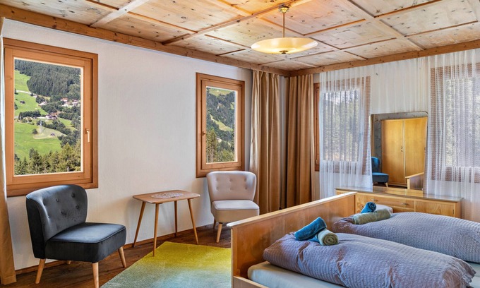 Hainzenberg Apartment | Room '4' with Mountain View, Shared Terrace and Wi-Fi
