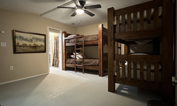 Brandon House | Room 6, sleeps 4 located just 20 mins from the heart of downtown Waxahachie.
