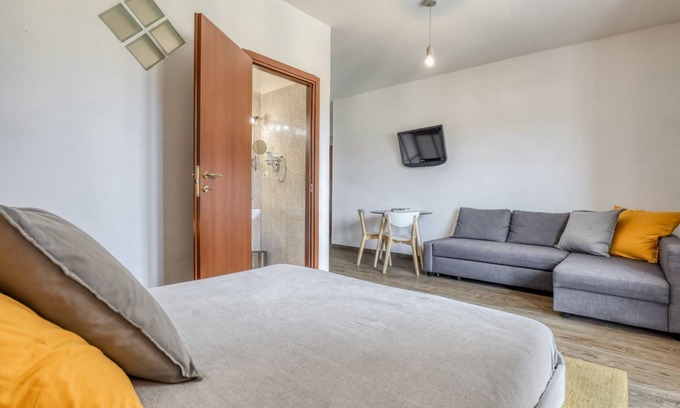 Cinecitta Bed & Breakfast | Room Alberto Sordi - Rome