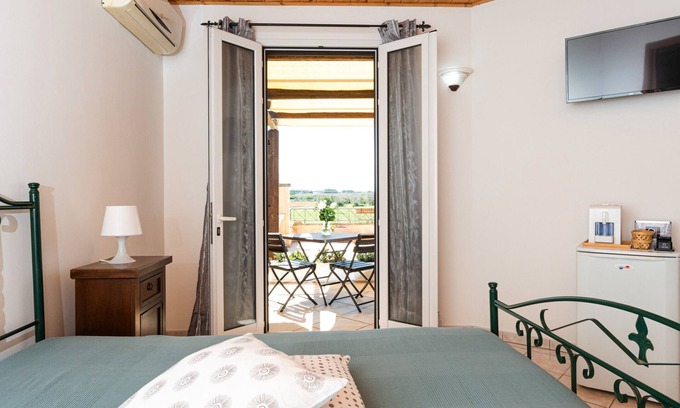 Cocumola Apartment | Room 'Angeli Nel Salento - Room 6' with Private Terrace, Wi-Fi and Air Conditioning