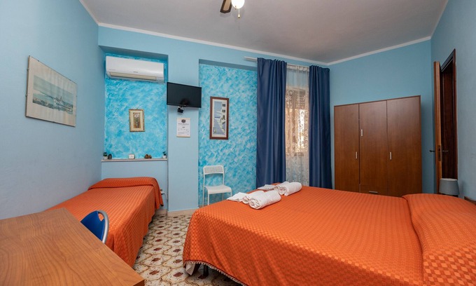 Ficarra Apartment | Room 'Appartamento 3 - Stanza 31' with Shared Terrace, Wi-Fi and Air Conditioning