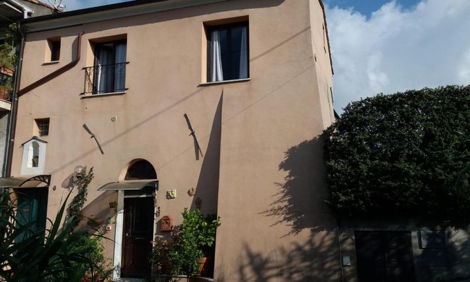 Gorra House | Room & Bike shuttle tour