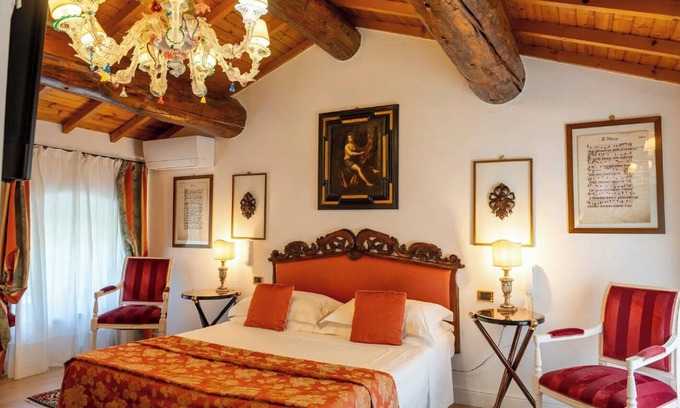 Sommacampagna Apartment | Room 'Casino Di Caccia 3' with Shared Pool, Wi-Fi and Air Conditioning