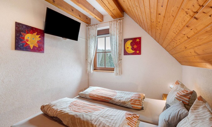 Bad Peterstal-Griesbach Apartment | Room 'Doppelzimmer 2' with Mountain View, Shared Terrace and Wi-Fi