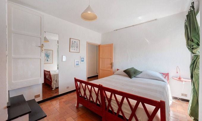 Castiglione Chiavarese Apartment | Room 'Doppia 1' with Sea View and Shared Garden