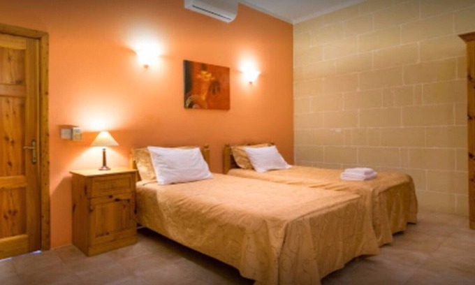 Ta' Għammar Bed & Breakfast | ROOM FOR 3 PEOPLE WITH PRIVATE BATHROOM ON THE CORRIDOR