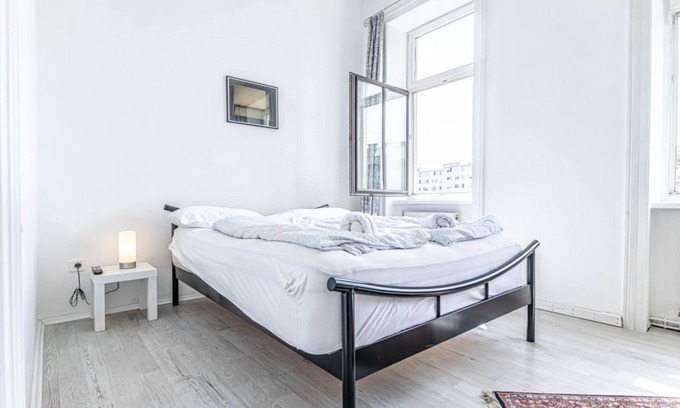 Brigittenau Apartment | Room for Lonstays by U6 Next to Danube River