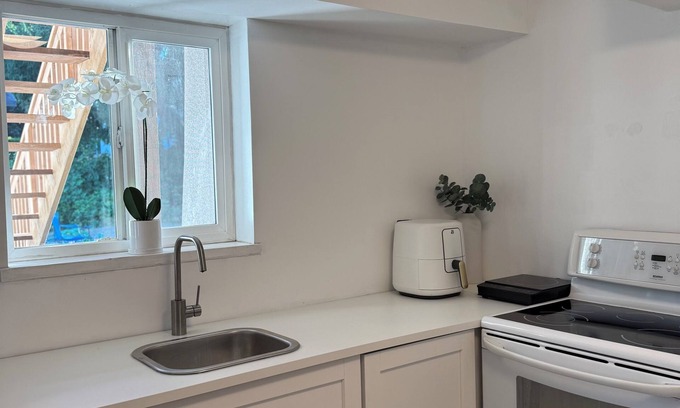 Sappertown Bed & Breakfast | Room for rent in Beautiful Neighbourhood - Brand New Recreation Center Nearby
