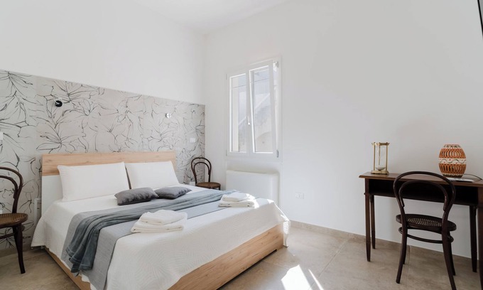 Uggiano la Chiesa Apartment | Room 'Gea' with Shared Terrace, Wi-Fi and Air Conditioning