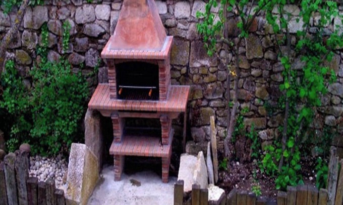 Agurain House | Room 'Habitacion Roja' with Shared Terrace, Shared Garden and Wi-Fi