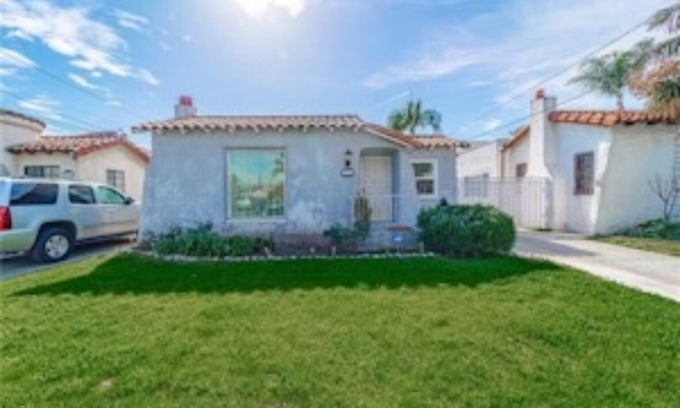 Los Angeles House | Room in a Beautiful Home in Huntington Park