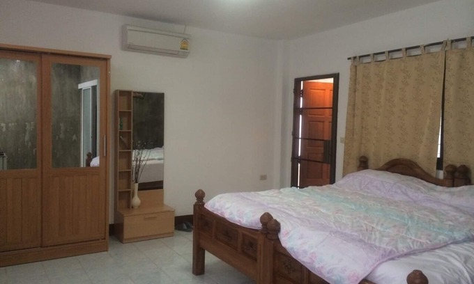 Pa Daet Bed & Breakfast | Room in Aviary styled environment, a chatters' space that can seat 11 pax