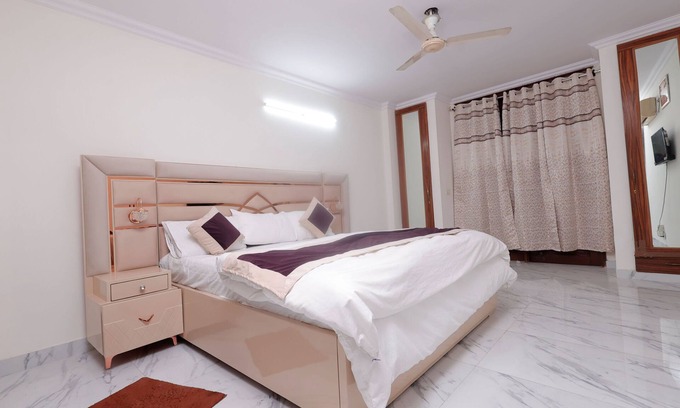 Vasant Vihar House | Room in B&B - Bed and Breakfast Cum Home Stay