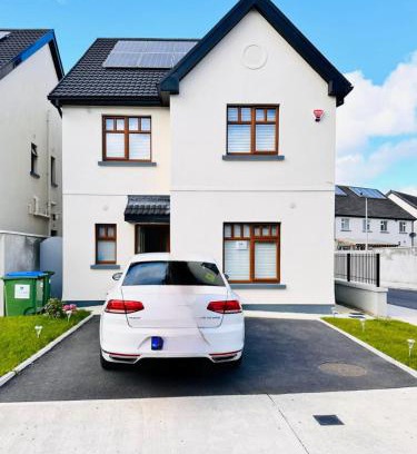 Limerick House | Room in Limerick with King bed -Home stay