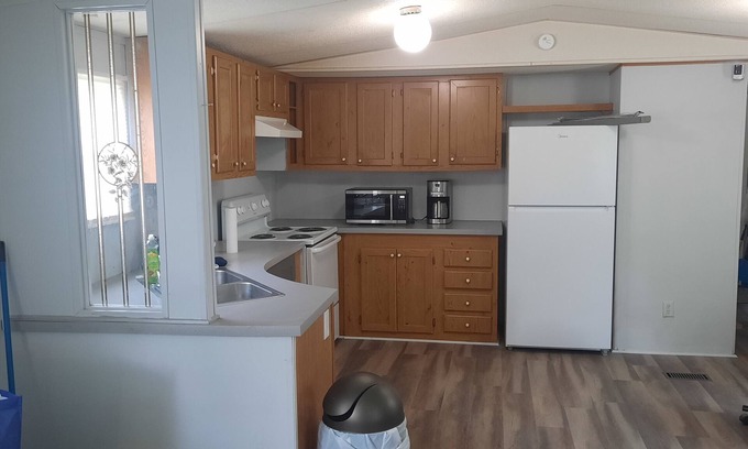 Stanton House | Room in mobile home with WiFi, AC, free washer & dryer. 5 miles from Blue Oval
