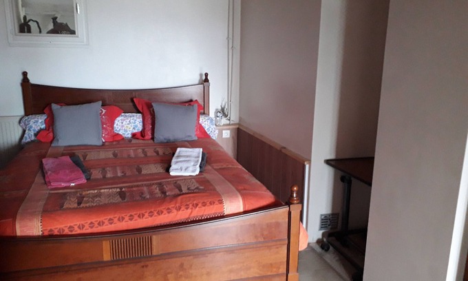 Coutras Bed & Breakfast | Room L'îlot: table d'hotte, fishing label accommodation breakfast included
