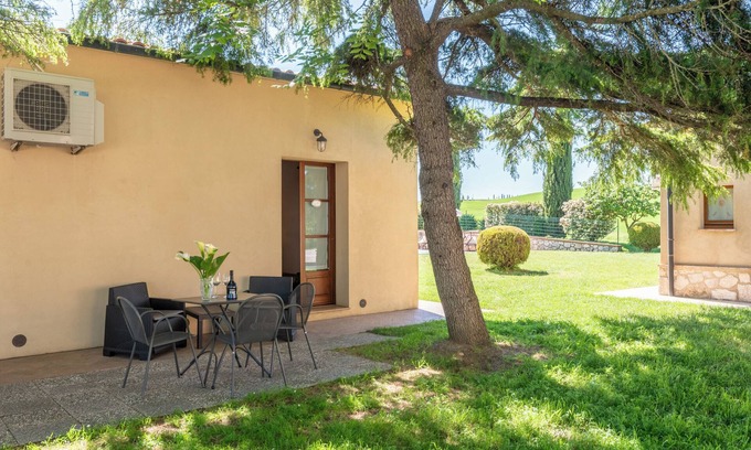 Gallina Apartment | Room 'La Falce' with Shared Pool, Wi-Fi and Air Conditioning