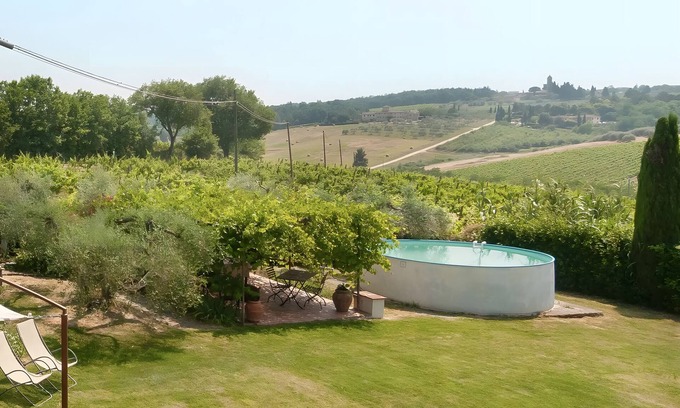 San Pietro in Bossolo Apartment | Room 'La Rocca Chianti Hospitality' with shared pool, shared garden and Wi-Fi