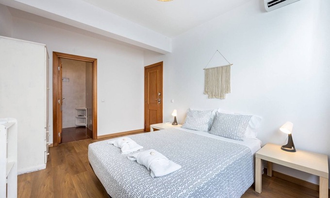 Lagos City Center Apartment | Room 'Maria' with shared terrace, Wi-Fi access and air conditioning