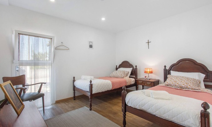 Fatima Apartment | Room 'Santo Agostinho' with Shared Terrace, Shared Garden and Wi-Fi
