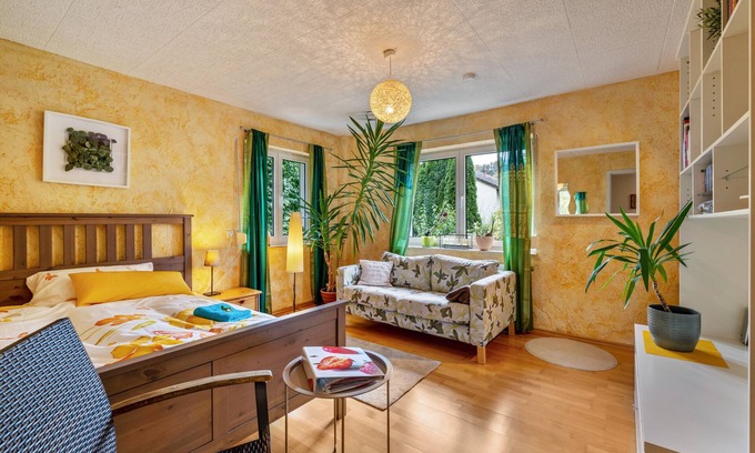 Ebingen Apartment | Room 'Schönes Zimmer Mit Eigenem Bad' with terrace and Wi-Fi