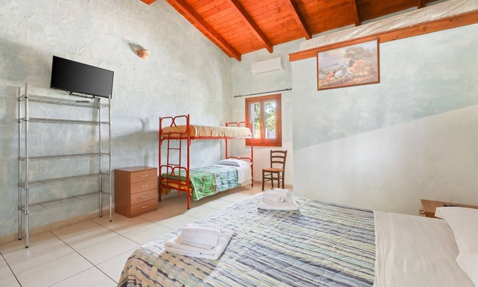 Sagama Apartment | Room 'Stanza 2' with Shared Garden, Wi-Fi and Air Conditioning