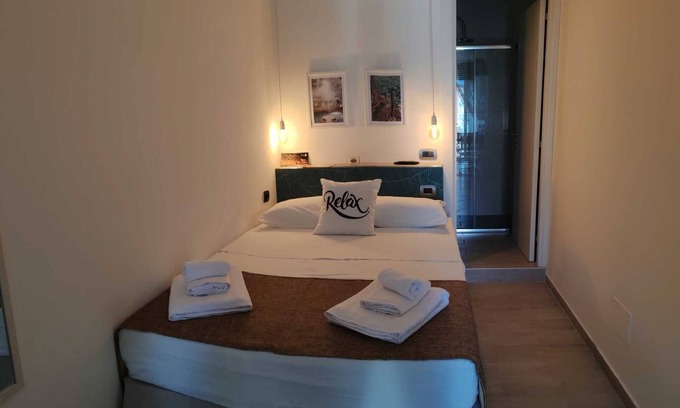 Tiggiano House | Room 'Stanza Otranto' with Shared Terrace, Wi-Fi and Air Conditioning