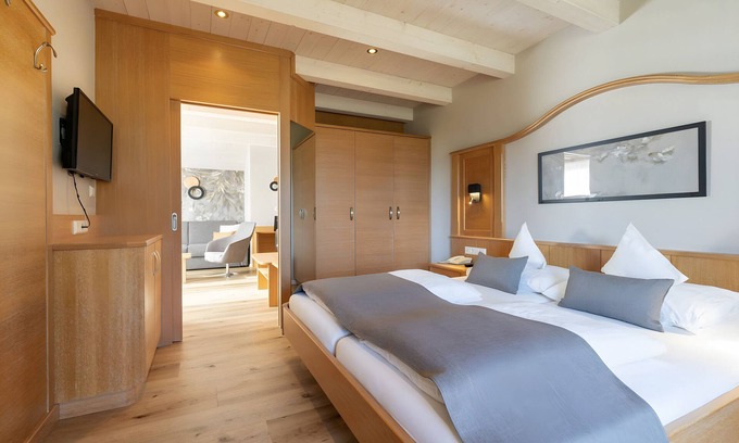 Tirolo Apartment | Room 'Suite 3' with Mountain View, Wi-Fi and Air Conditioning