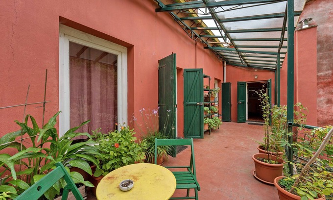 Castiglione Chiavarese Apartment | Room 'Tripla' with Mountain View and Shared Garden