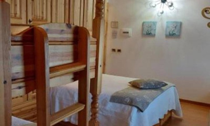 Santo Stefano dʼAveto Apartment | Room 'Viola' with Mountain View, Shared Pool and Wi-Fi