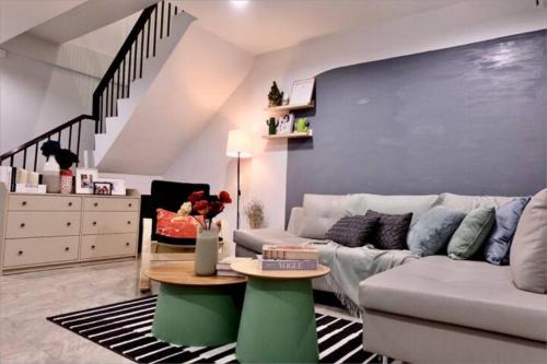 Phra Khanong Apartment | Roombix City House - Cozy House Near BtsOnnut For 8-RB3