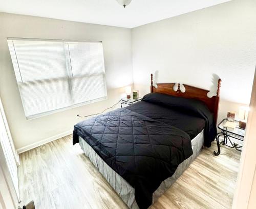 Northside Apartment | Rooms by Month JAX Airport & Zoo