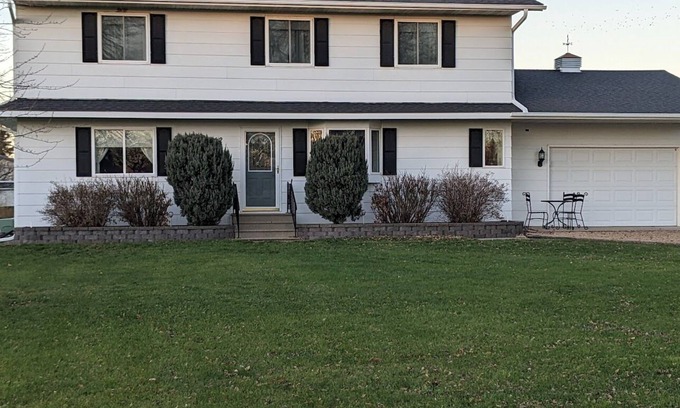 Nicollet House | Roomy, Relaxing, Retreat
