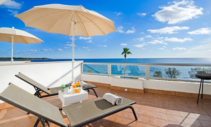 S'illot Apartment | ROSA DEL VENTS 2-B with terrace and sea views
