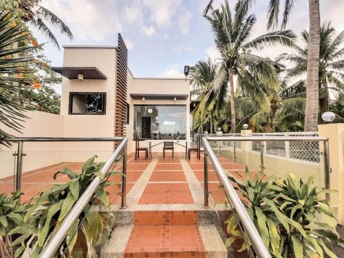Lemery House | Rosal House - Beachfront for 12 Pax in Lemery Batangas
