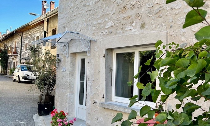 Saint-Martin-de-Bavel House | Rose Cottage