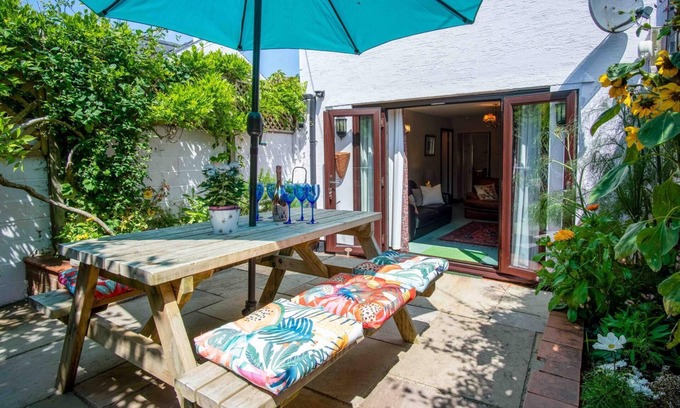 Bishopston Cottage | Rose Cottage - 3 Bedroom - Murton Mumbles