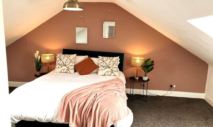Sunderland House | Rose Cottage - 5 Person, city centre with parking