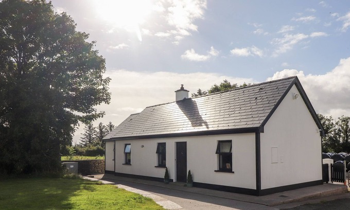 Magherareagh Cottage | ROSE COTTAGE, family friendly in Ennistymon, County Clare