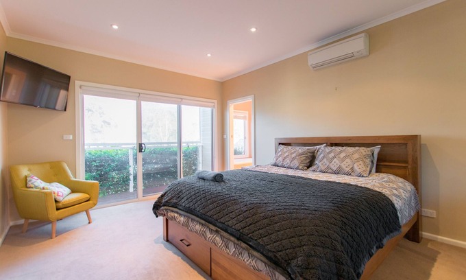 Talbingo House | Rose Cottage offers comfort convenience and contemporary living