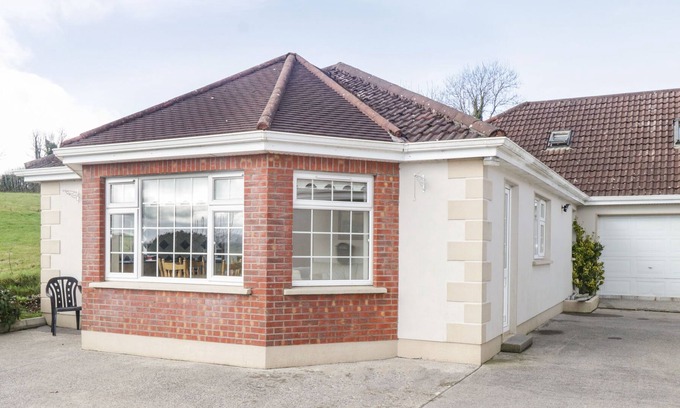 Clondra Apartment | ROSE COTTAGE, pet friendly in Ballinamuck, County Longford